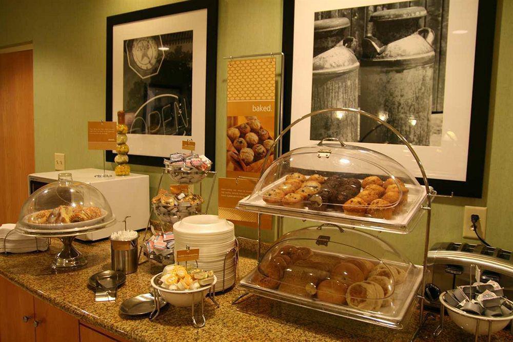 Hampton Inn & Suites Tampa East Casino Area Seffner Restoran gambar